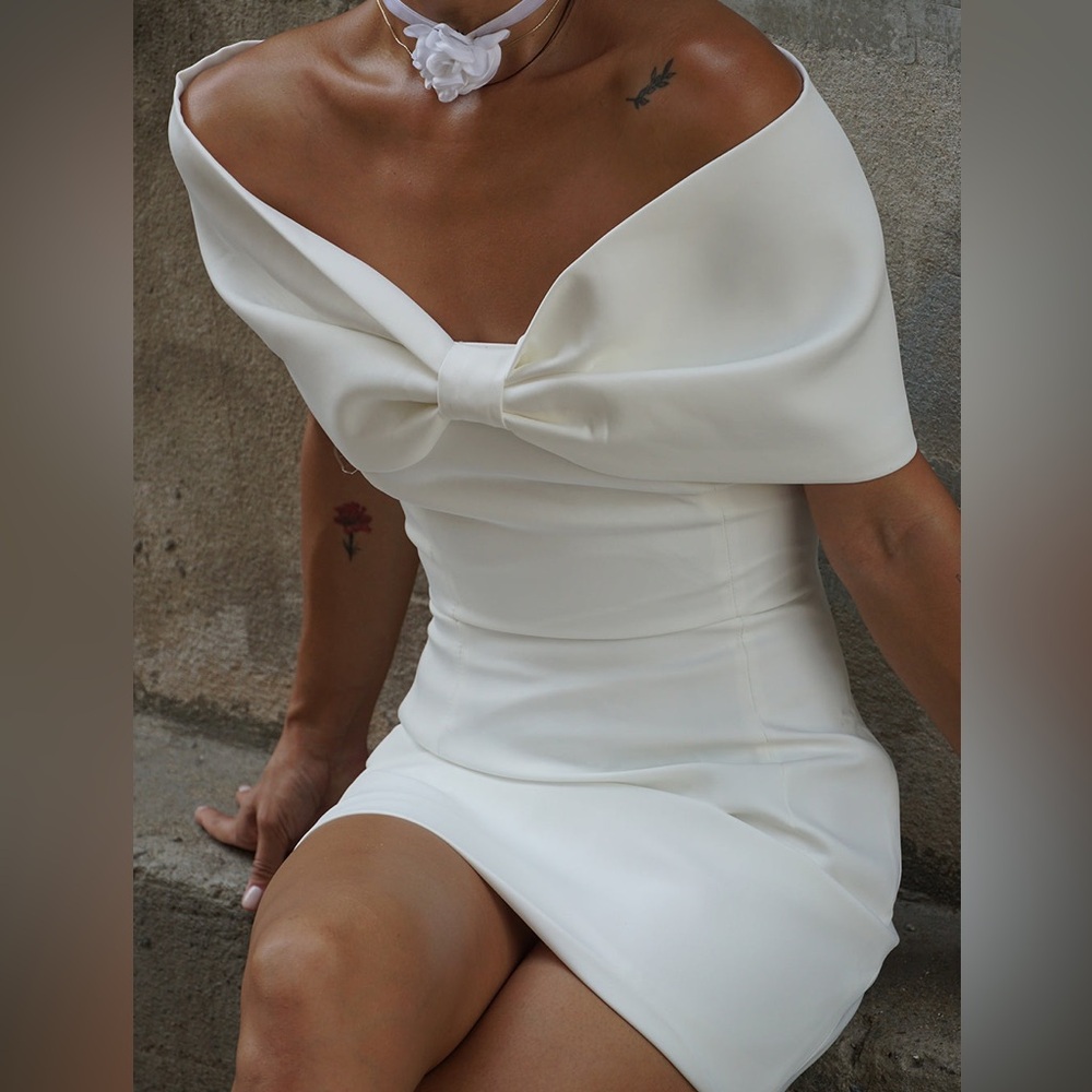 Meshki Gwyneth Off Shoulder Bow Mini Dress - Picture 7 of 11